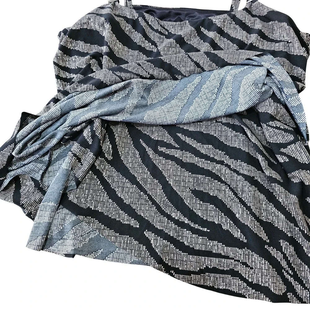 Miraclesuit Dazzle Tankini Top Women 10 Black White Zebra NWT 6530226‎